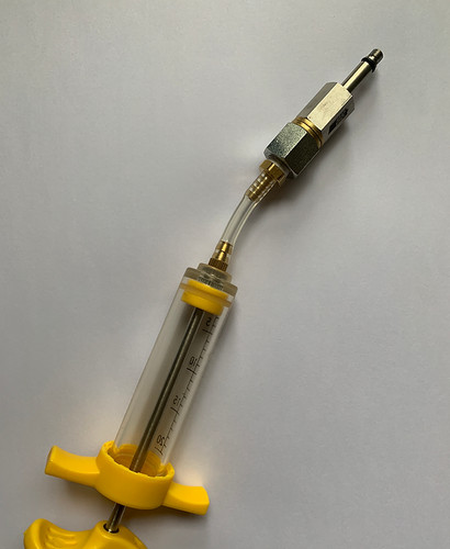 Shock bleed syringe with fox - bleed,